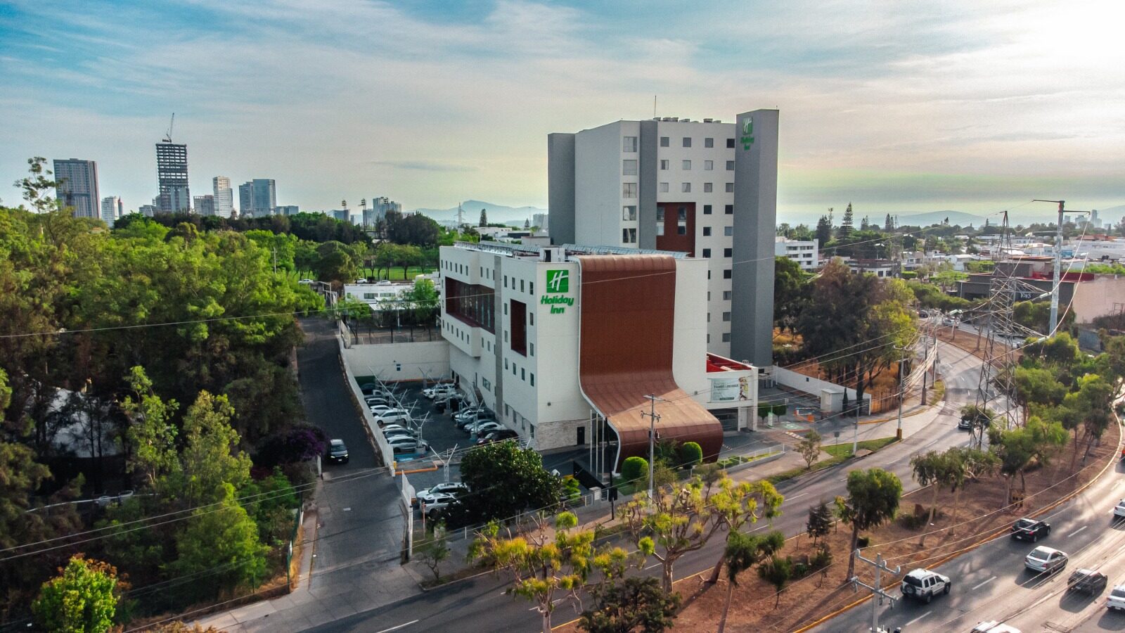 Holiday Inn Patria — exterior